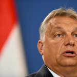 Simonyi szerint Orbán gerinctelen politikát folytat Amerikával szemben