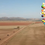 100 ballon, meg egy kempingszék – és máris új szinten a bátorság – videó