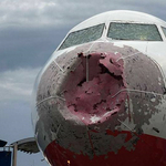 Videó: Vakon tette le az Airbust a pilóta, miután a jégvihar pozdorjává törte a gép elejét