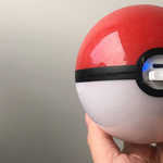 Eszi a mobilja aksiját a Pokémon GO? Vigye magával ezt a pokélabdát