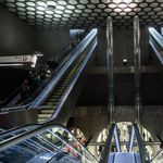 Bombariadó miatt teljesen lezárták a 4-es metrót