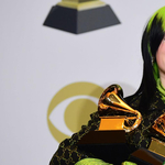 Billie Eilish fehérneműre vetkőzött, a rajongók összezavarodtak