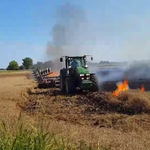 Videó: ezért ne dobjuk el a csikket – traktorral kellett elvágni a tűz útját