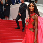 A slusszpoén, hogy beült mögénk Naomi Campbell