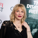 "Ez az ember egy angyal volt" – 28 éves esküvői fotót posztolt Courtney Love