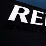 Kiszáll a Daimlerből a Renault