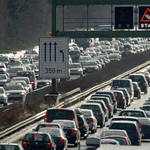 Több kilométeres a dugó az M0-son, útépítők blokkolják a forgalmat