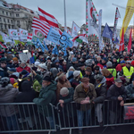 "Lassan haladunk a személyi kultusz felé" - Orbánt bírálja a szír-magyar aktivista