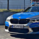 Rendőrautónak álcázott szupererős BMW M5 tűnt fel a színen