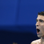 Fotó: Így köpölyözik Michael Phelpst