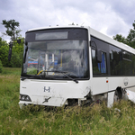 Így tört össze a szántóföldre sodródott Volán-busz – fotók