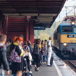 Bő fél órát állt az intercity, mire a MÁV bármit is mondott