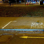 Nyomoz a rendőrség, mert valaki Delhusa Gjon szabálytalan parkolásán gúnyolódott