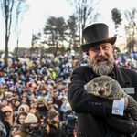 Időjós mormoták csatája: Punxsutawney Phil szerint még hat hét a tél, Chuck szerint jön a tavasz