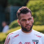 Elkezdődött Dani Alves szexuális zaklatási pere, akár kilenc évet is kaphat