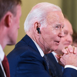 Joe Biden a NATO-csúcs előtt meglátogatja III. Károlyt