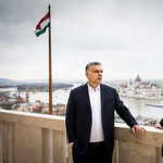 Lázár János beugrott Orbánhoz, és ha már ment, ajándékot is vitt – fotók