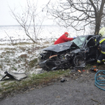 Fotók: Elaludt a sofőr a 13-as főúton, csoda, hogy túlélték a balesetet