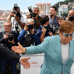 Elton John dalra fakadt az éjszaka közepén Cannes-ban – videó