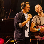 Federer volt a meglepetésvendég a Coldplay koncertjén, szólózott is