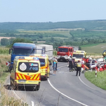 Egy ember meghalt, amikor kamionnal ütközött a 61-es főúton - fotók