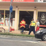 Pékségbe hajtott egy autó Dabason