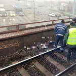 A menetszél sodorhatta el azt a két fiatalt, akiket holtan találtak a Kerepesi úti felüljárónál