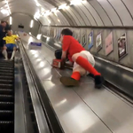 11 millió megtekintés felett a részeg dartsrajongó londoni metrókalandja - videó