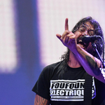 Dave Grohl megcsalta a feleségét, született egy gyereke, de továbbra is marad felesége mellett