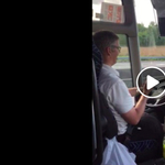 Ön elmenne ezzel a buszsofőrrel nyaralni? – Videó