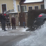 Óvatosan közlekedjen, ha nem akar úgy járni, mint ez a budakeszi autós - videó