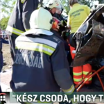 Nyolcvannal tarolta le a vonat a kocsit, csoda, hogy túlélték a balesetet