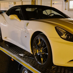 Lopott Ferrari California bukkant fel Csanádpalotán