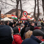 „Nem akartam úgy meghalni, hogy ne lássam Orbán Viktort, csak a tévében” – a miniszterelnök közönségét kérdeztük Kiskőrösön