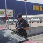 Végezni akart magával a férfi, aki késelt a svéd IKEA-ban