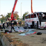 Román turistabuszt ért baleset Szeged mellett