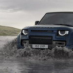 Itt a megújult Land Rover Defender, akár 635 lovas biturbó V8-cal