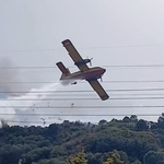 Kis híján tragédiába torkollott a repülőgépes tűzoltás Görögországban – videó