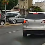 Dúvadként hajtott át egy autós Érden, nem érdekelte más a forgalomban – videó