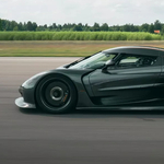 3,96 másodperc alatt katapultál 200-ról 300-ra a Koenigsegg benzines hiperautója