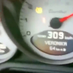 309 km/h-val repesztett a Porsche, amikor balról simán leelőzték – videó