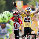 Videó: törött orral, eszméletlenül kerékpározott a Tour de France-on