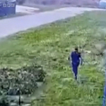 Mint a közhelyes börtönfilmekben: videón, ahogy összekötözött lepedőkön szökik meg a maffiafőnök