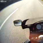 Videó: Ilyen kétszáznál borulni egy sportmotorral