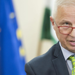 Hiába a Fidesz felfüggesztése, Trócsányi a Néppárt kampánynyitóján járt