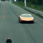 Videó: 400 km/órával repesztett a kétezer lóerős Lamborghini