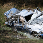 Ennyi marad egy BMW M5-ből, ha 300-zal baleseteznek vele