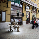 Lakatot tettek az első pécsi Mekire, keresik az új bérlőt