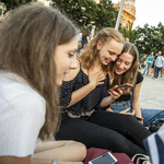 Két dolognak hisznek a magyar fiatalok: az influenszereknek és az áraknak