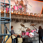 Így dobol a Foo Fighters-vezér 8 éves kislánya – videó